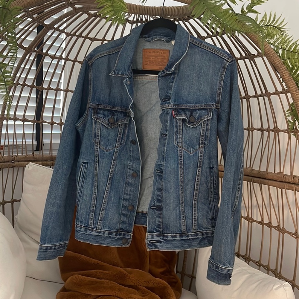 Men’s Levi’s denim jacket